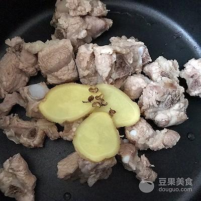 排骨绿豆汤的做法，排骨汤怎么做好喝（清热解毒的排骨绿豆汤）