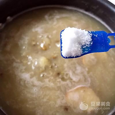 排骨绿豆汤的做法，排骨汤怎么做好喝（清热解毒的排骨绿豆汤）