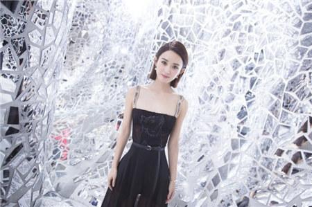 赵丽颖个人资料简介，赵丽颖和冯绍峰为什么离的婚（赵丽颖瘦成纸片纤腰细到吓人）