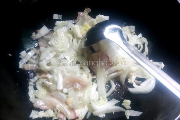 白菜炒肉怎么做好吃，辣白菜怎么做好吃又简单（白菜炒肉）