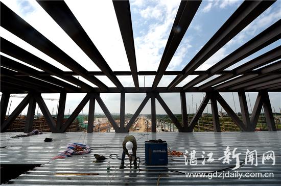 湛江高铁站在哪里，湛江站是不是湛江南站（明年，这儿可以坐高铁啦！）