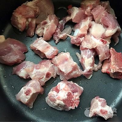 排骨绿豆汤的做法，排骨汤怎么做好喝（清热解毒的排骨绿豆汤）