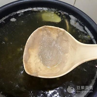 排骨绿豆汤的做法，排骨汤怎么做好喝（清热解毒的排骨绿豆汤）