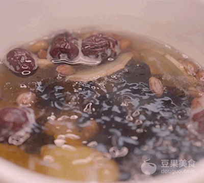 红枣黑木耳汤怎么做，黑豆黑木耳红枣汤（小羽私厨之黑木耳红枣甜汤）