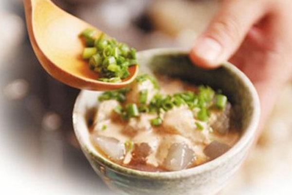 焖子是什么做的，辣椒焖子的做法东北（焖子是用什么做的）