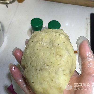 土豆球怎么做好吃又简单的做法，土豆球怎么做好吃又简单的做法甜的（土豆球的做法）