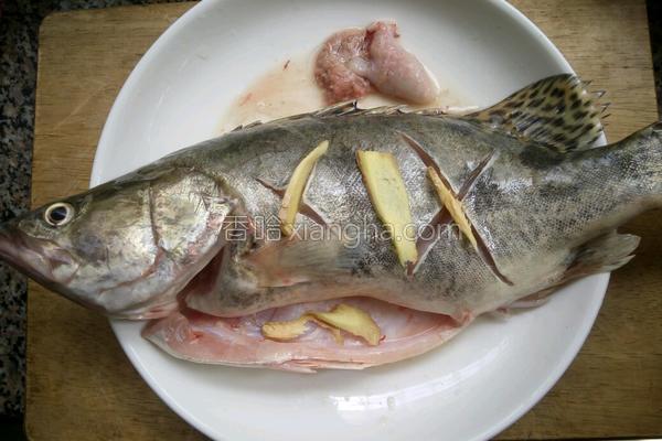 清蒸鳜鱼,清蒸桂鱼的做法步骤视频 清蒸鳜鱼,清蒸桂鱼的做法步骤视频