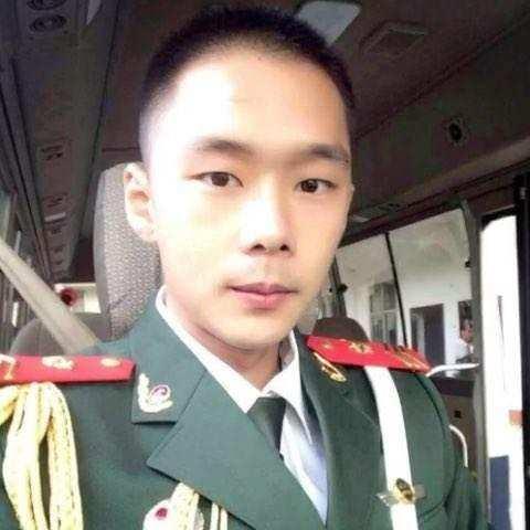 两边剃光的板寸，两边剃光的男人发型（为啥当兵都必须把头发剪成板寸）