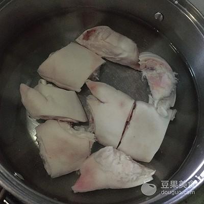 猪脚炖花生，猪脚炖花生米的禁忌（花生炖猪脚的做法）