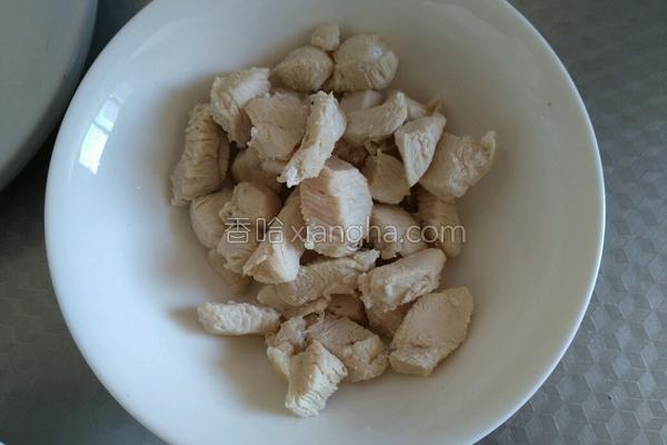 兔子放什么炖最有营养，兔子和什么东西炖好吃又营养（鹌鹑蛋炖兔肉）