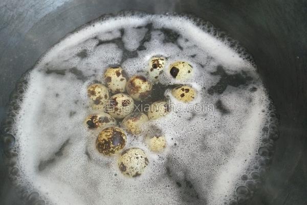 兔子放什么炖最有营养，兔子和什么东西炖好吃又营养（鹌鹑蛋炖兔肉）