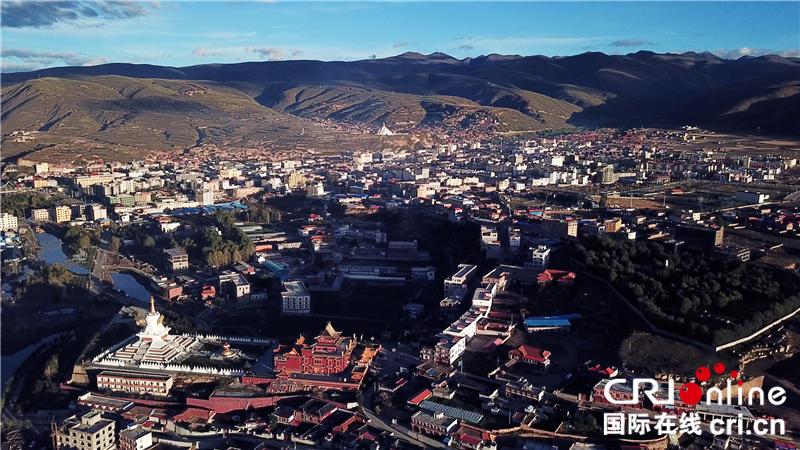 甘孜县海拔多少米，布达拉宫海拔多少米（鸟瞰甘孜县）