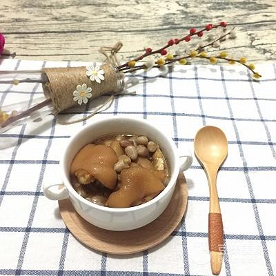 猪脚炖花生，猪脚炖花生米的禁忌（花生炖猪脚的做法）