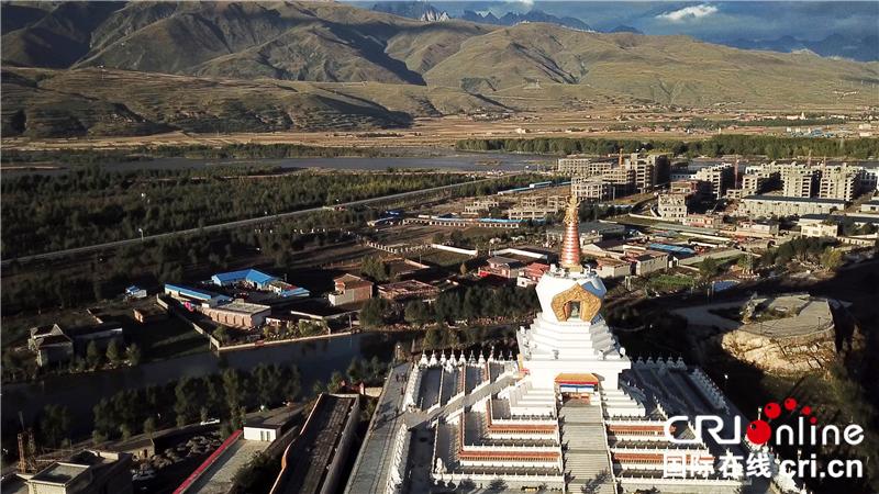 甘孜县海拔多少米，布达拉宫海拔多少米（鸟瞰甘孜县）