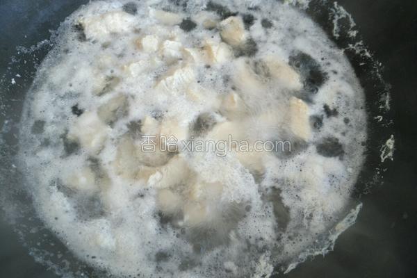 兔子放什么炖最有营养，兔子和什么东西炖好吃又营养（鹌鹑蛋炖兔肉）