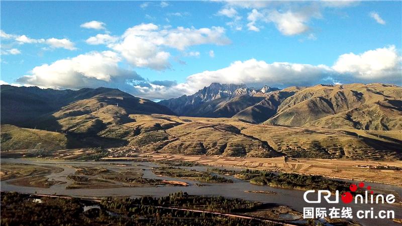 甘孜县海拔多少米，布达拉宫海拔多少米（鸟瞰甘孜县）