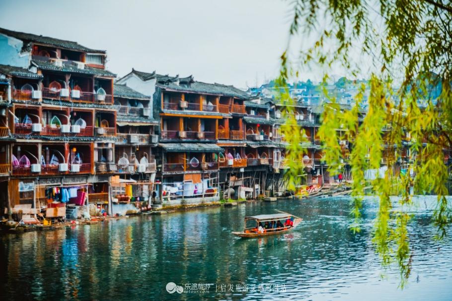 凤凰古城在哪，凤凰古城在哪个省城（湘西凤凰古城）