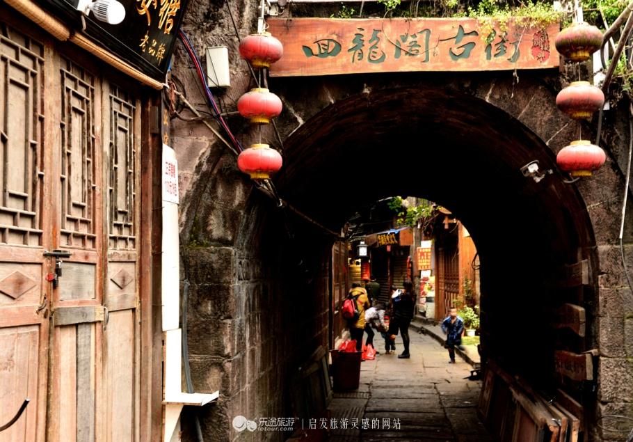 凤凰古城在哪，凤凰古城在哪个省城（湘西凤凰古城）