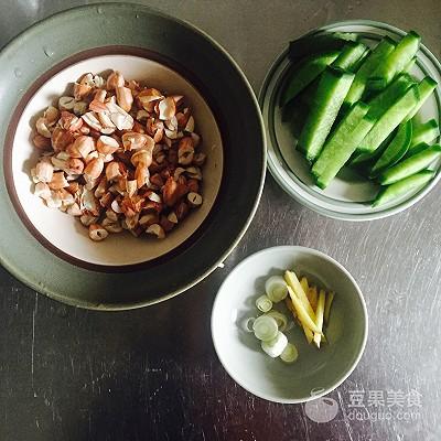 咸汤怎么做家常做法，咸汤的做法大全（萝卜花生咸汤#膳魔师北咸主题月#）