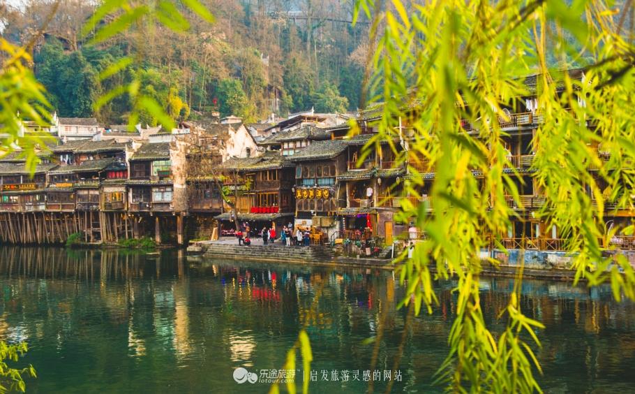 凤凰古城在哪，凤凰古城在哪个省城（湘西凤凰古城）