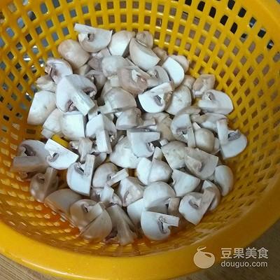 白鸽蛋怎么煮营养高，白鸽蛋怎么炖才营养（三鲜鸽蛋汤的做法）