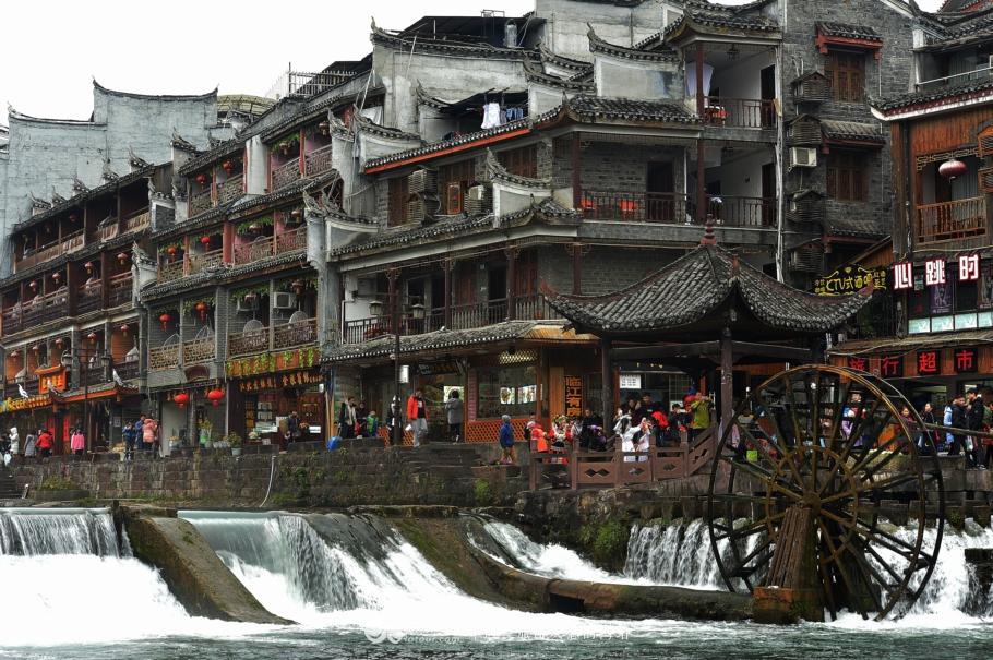 凤凰古城在哪，凤凰古城在哪个省城（湘西凤凰古城）