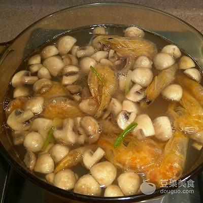白鸽蛋怎么煮营养高，白鸽蛋怎么炖才营养（三鲜鸽蛋汤的做法）