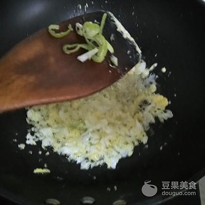 蛋炒饭的正确做法，正宗蛋炒饭的做法（蛋炒饭的做法）