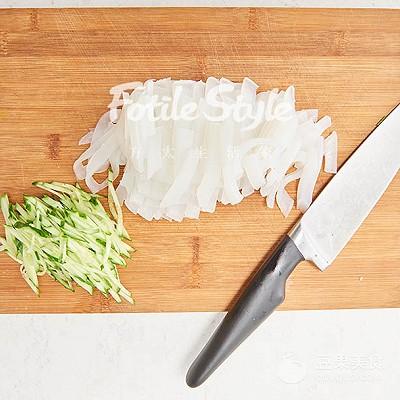 拉皮的做法，小拉皮手术全过程（东北大拉皮的做法）