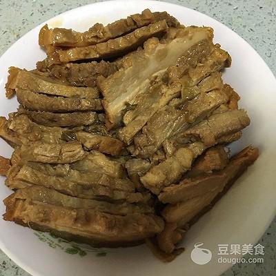 梅菜扣肉蒸多长时间，扣肉蒸多久能烂（梅菜扣肉的做法）