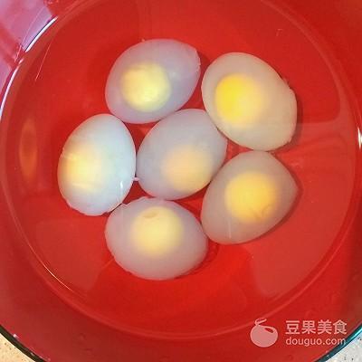 白鸽蛋怎么煮营养高，白鸽蛋怎么炖才营养（三鲜鸽蛋汤的做法）