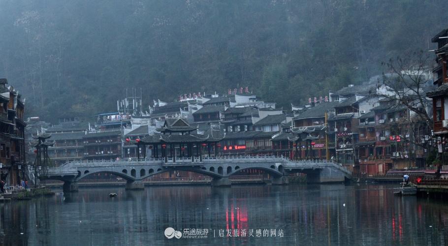 凤凰古城在哪，凤凰古城在哪个省城（湘西凤凰古城）