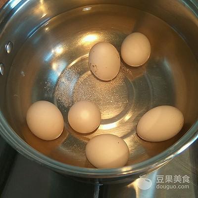 白鸽蛋怎么煮营养高，白鸽蛋怎么炖才营养（三鲜鸽蛋汤的做法）