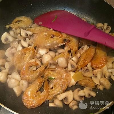 白鸽蛋怎么煮营养高，白鸽蛋怎么炖才营养（三鲜鸽蛋汤的做法）