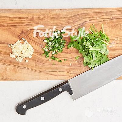 拉皮的做法，小拉皮手术全过程（东北大拉皮的做法）