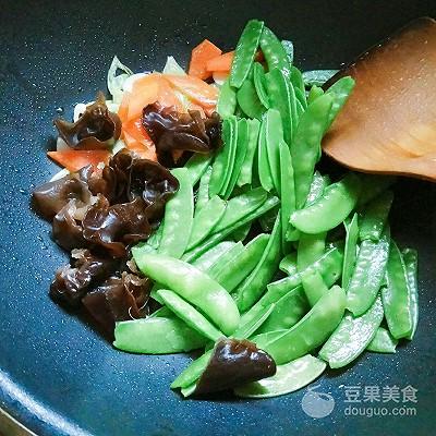 河南豆怎么炒，河南豆怎么炒好吃又脆（清炒荷兰豆的做法）