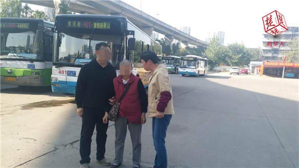 汉阳夹河街家电维修店 路痴婆婆下错站急得大哭，公交司机见眼熟将她捡回