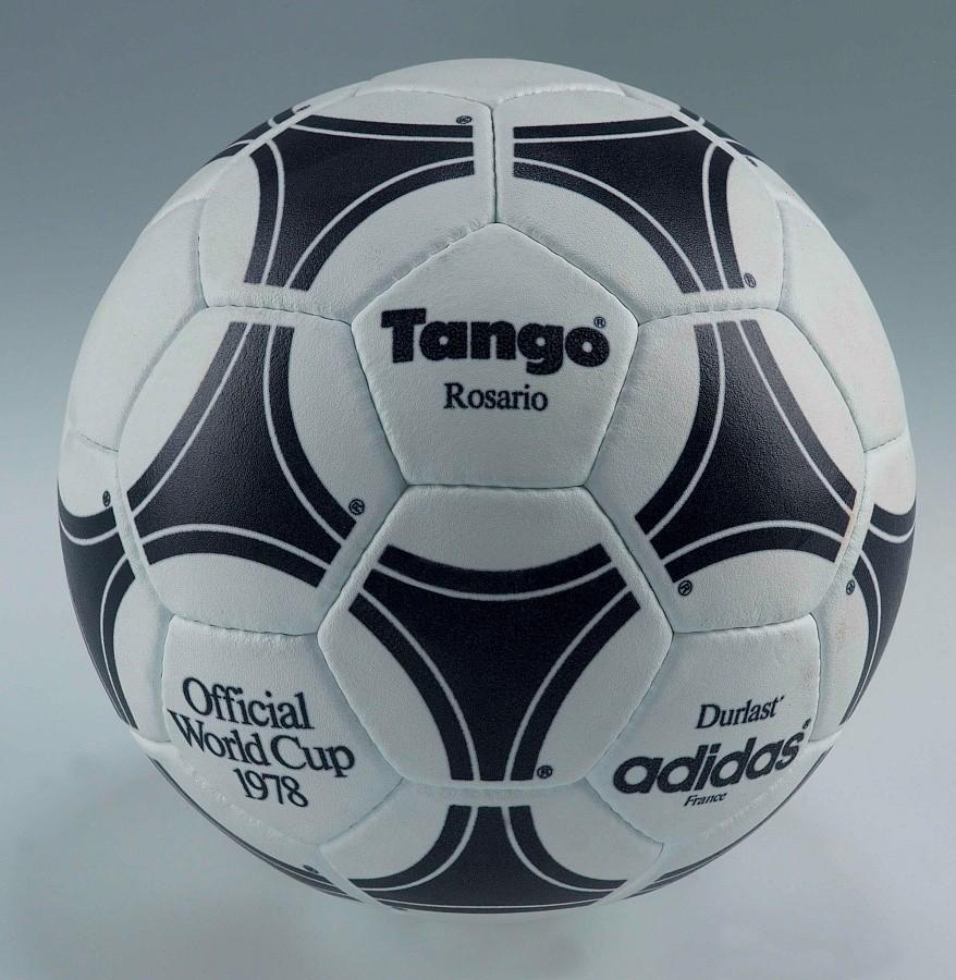 2010年南非世界杯用球（俄罗斯世界杯用球“电视之星”发布 致敬1970年代黑白色块足球诞生）