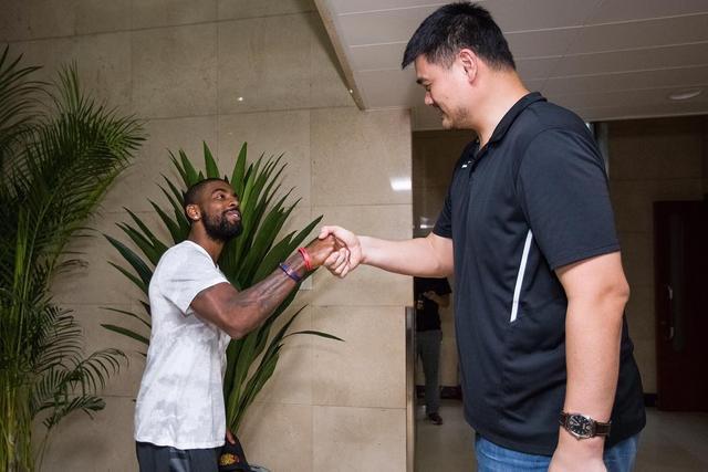 中国为什么那么难立足nba（欧文“二幅图”看出中美球员差距，看懂为何中国球员难立足NBA）