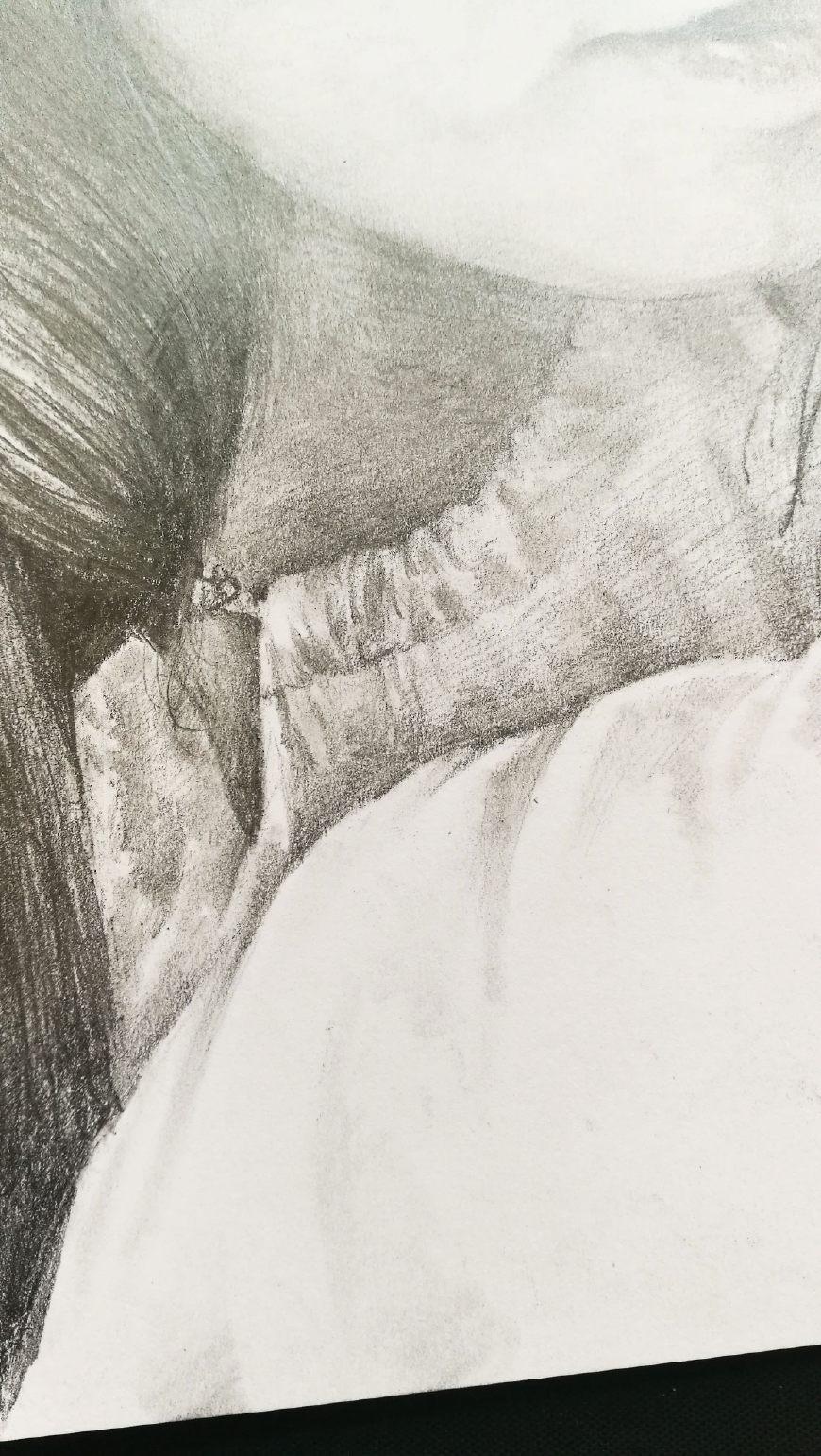 嘴巴铅笔画画法教程，铅笔画嘴唇教程（素描入门步骤分享——《翡翠耳钉》）