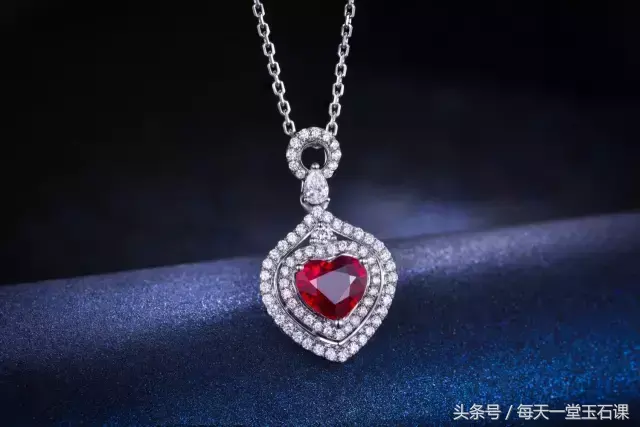 虎眼石和什么属相犯冲，佩戴虎眼石禁忌（属兔的犯太岁、属猪的鸿运当头、属马的）