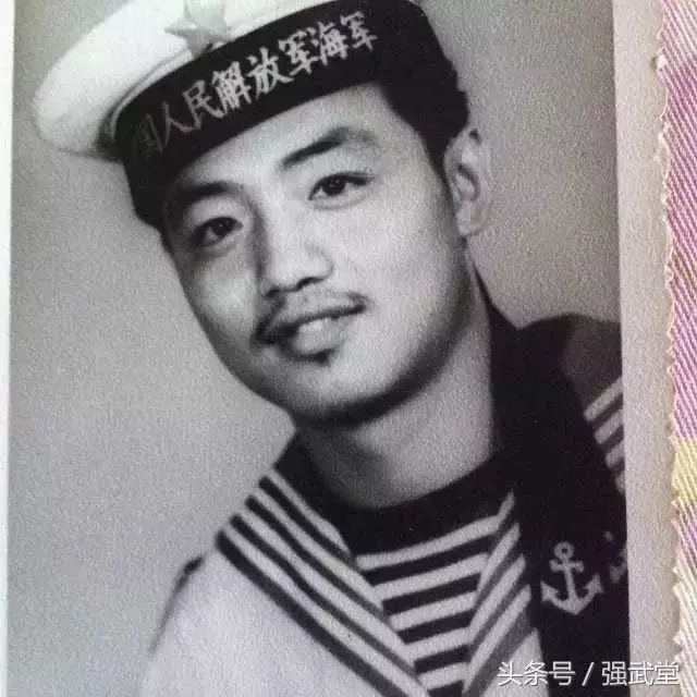 风华正茂的小吊逼，微信头像，风华正茂的小吊逼（为微信头像换军装：为八一而作）