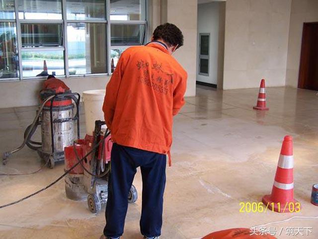 水磨石施工工艺，水磨石地面施工工艺流程（水磨石地面施工工艺流程视频）