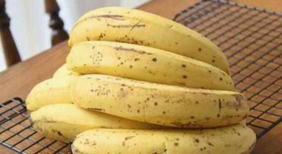 香蕉不能和什么一起吃，食物相克大全表（快通知家人不要再这么吃了）