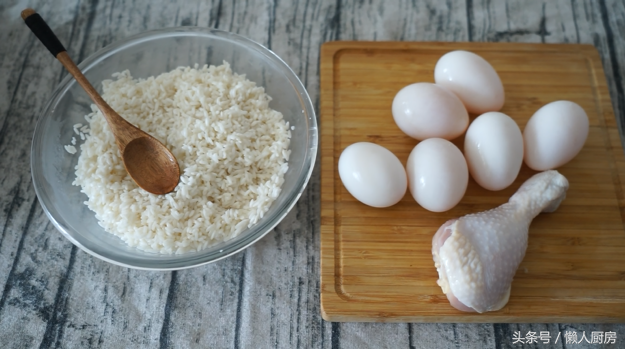 生鸭蛋腌咸了快速变淡，鸭蛋太咸怎样变淡（还省去了不会包的麻烦）