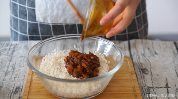 生鸭蛋腌咸了快速变淡，鸭蛋太咸怎样变淡（还省去了不会包的麻烦）