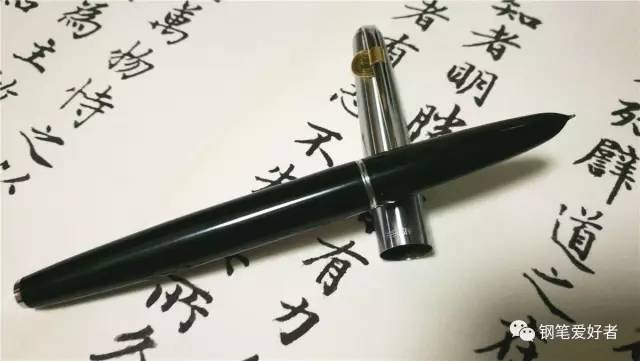 英雄哪些钢笔经典，英雄最好写的钢笔（英雄100半钢14K钢笔评测）