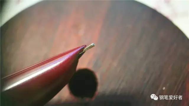 英雄哪些钢笔经典，英雄最好写的钢笔（英雄100半钢14K钢笔评测）