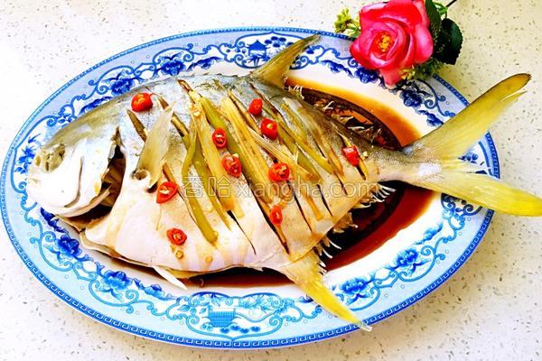清蒸白鲳鱼超简单做法，鲜嫩入味零失败，新手也能轻松上手的家常美味