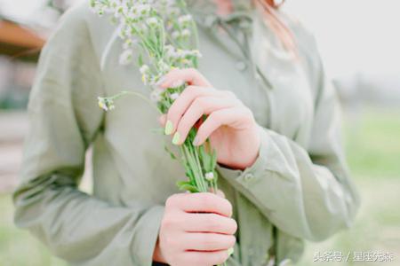 双鱼座女会随便跟人睡觉吗，双鱼女会随便让人睡吗（这些星座害怕自己一个人睡）